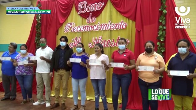 Mined entrega más de 4 mil bonos a maestros en Chinandega