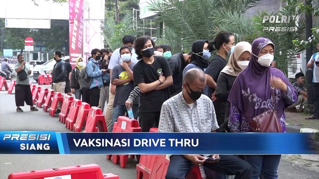 Pelaksanaan Vaksinasi Drive-Thru oleh Polres Jakarta Selatan