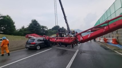경기 남양주 서울양양고속도로서 크레인 넘어져...양방향 통제 / YTN