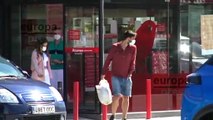 José Ortega Cano, Gloria Camila y su novio David salen de un supermercado