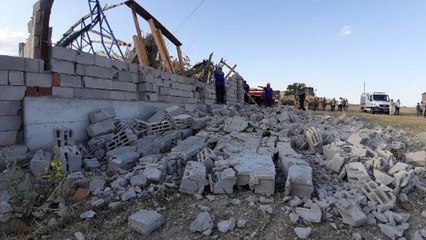 Son dakika gündem: Afyonkarahisar'da ağıl çöktü; 15 hayvan öldü, 3 işçi yaralandı