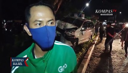 Diduga Sopir Mengantuk, Minibus Tabrak Pohon