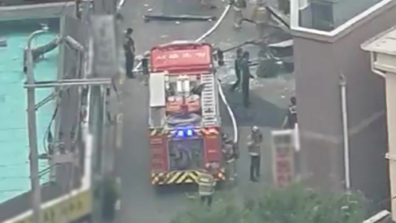 서울 자양동 상가주택 가스 폭발...70대 전신 화상 / YTN