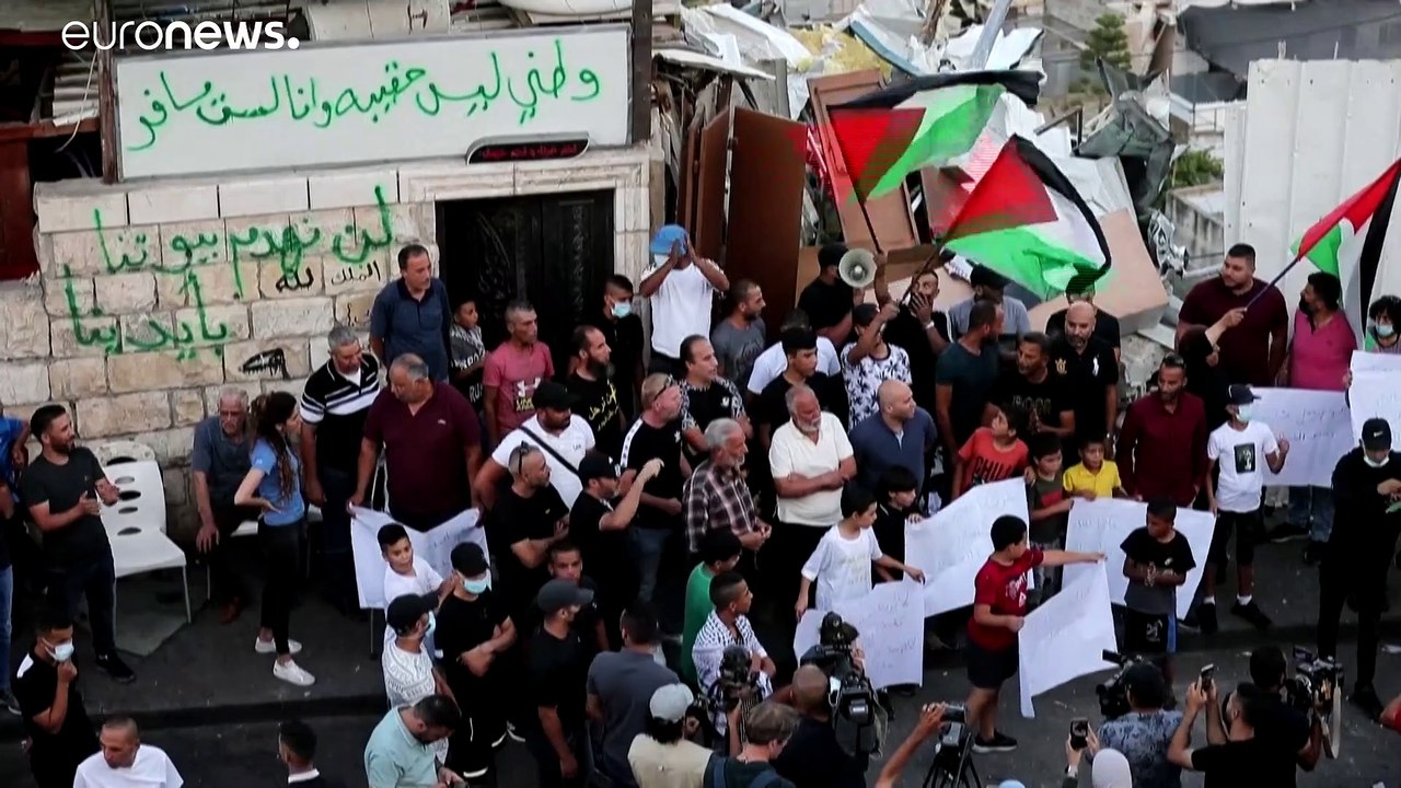 فلسطينيون يحتجون ضد هدم الشرطة الإسرائيلية وبلدية القدس منشأة تجارية في بلدة سلوان