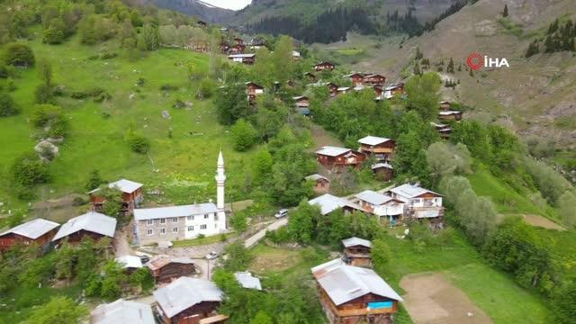 Artvin'deki 2 bin rakımlı Maden köyü ahşap mimarisi, kültürü ve doğasıyla ilgi çekiyor