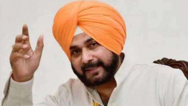 Sidhu tweets photo with Priyanka Gandhi after meeting