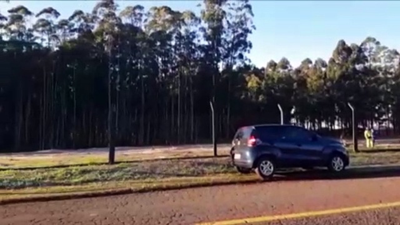 Poste é arrancado após colisão às margens da BR-277 na Região da Expovel