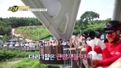 모든 사람들의 시선 집중!!! 공중에서 텀블링 하는 백설공주?