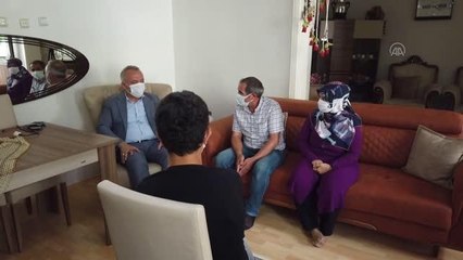 Suriyeli Muhammed, koruyucu ailenin yanında sıcak yuvada büyüyor