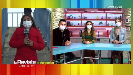 Humor: Con binoculares y cámara, un vigilante controla las pasarelas