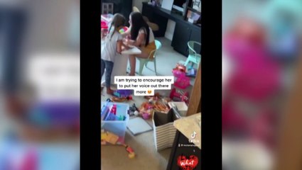 Babá impressiona cantando clássico da Disney sem saber que era filmada