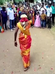 கையில் சிலம்பத்தை எடுத்த மணப்பெண்.. என்ன ஒரு ஆட்டம் பாருங்க.. மலைத்துப்போன மாப்பிள்ளை