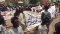 Sudan'da güvenlik güçleri, başkanlık sarayı önündeki protestoculara müdahale etti