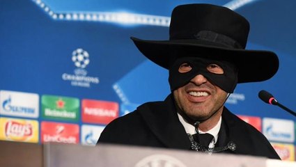 Fenerbahçe'nin anlaşmaya vardığı iddia edilen Paulo Fonseca, basın toplantısına Zorro kostümüyle çıkmıştı