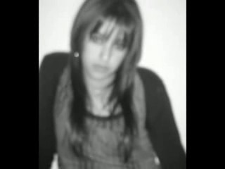 Elle a les yeux revolver...