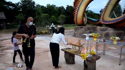 ให้โชค เสี่ยร้านวัสดุ ถูกหวย 2 งวด ได้เงินนับล้าน