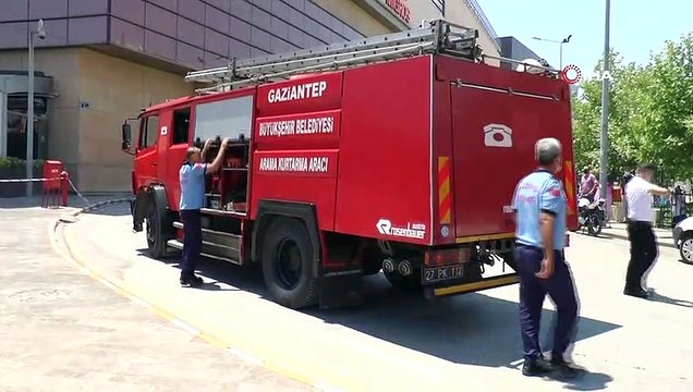 Alışveriş merkezinin terasında intihar girişimi