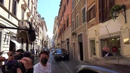 M5s, Conte si rilassa con il padel dopo lo strappo di Grillo: "Vi terrò informati"