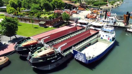 İBB'nin iskeleye bağlı olarak müsilaj temizleyen gemileri havadan görüntülendi