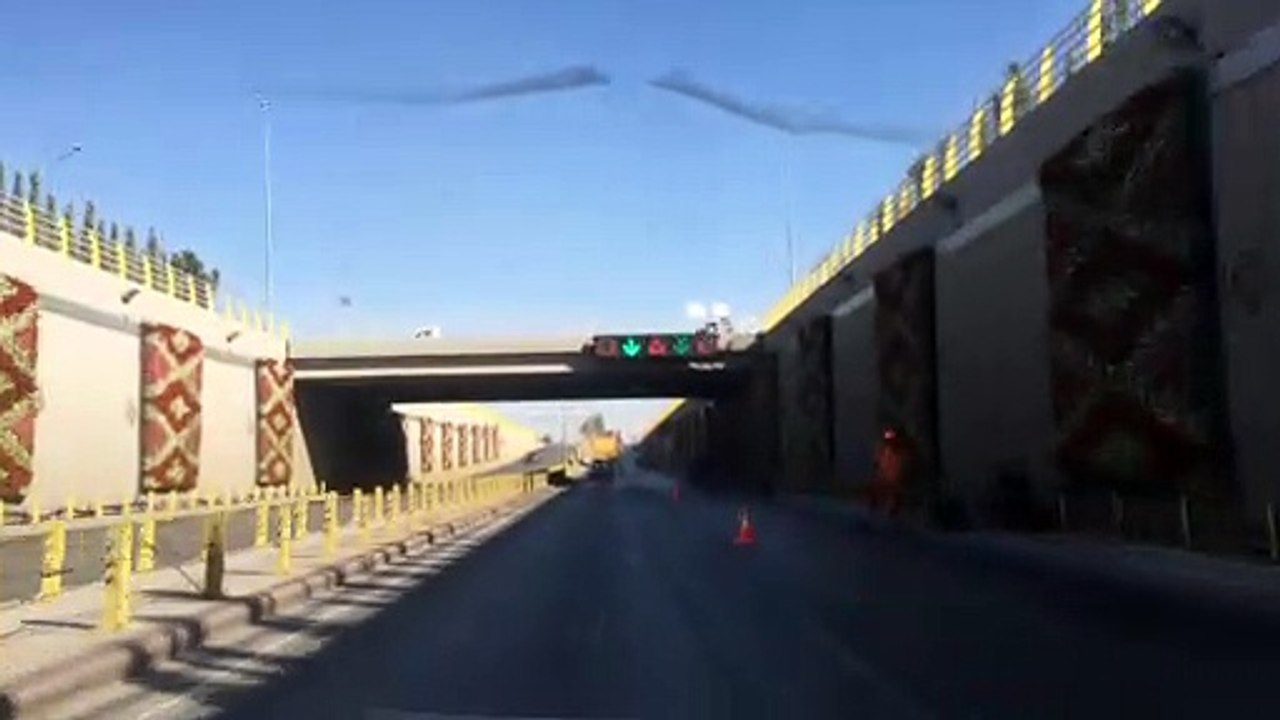 Araba ile asfaltta turlamak