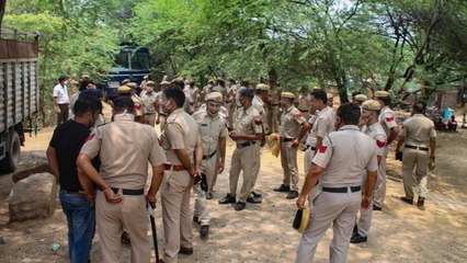 Violence between police and residents for evacuating colony