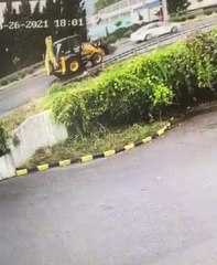 KEMALPAŞA'DA KEPÇE İLE OTOMOBİLİN ÇARPIŞTIĞI, 1 KİŞİNİN ÖLDÜĞÜ KAZANIN GÖRÜNTÜLERİ ORTAYA ÇIKTI