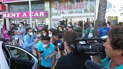 Así ha sido la salida de decenas de estudiantes confinados en Palma