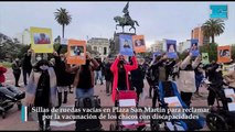 Sillas de ruedas vacías en Plaza San Martín para reclamar por la vacunación de los chicos con discapacidades