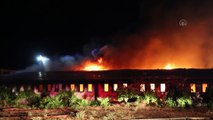 ELAZIĞ - Geri dönüşüm tesisinde çıkan yangına müdahale sürüyor