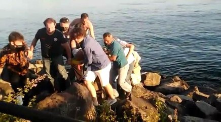 Balık tutmak isterken kayalıklardan düşerek yaralandı