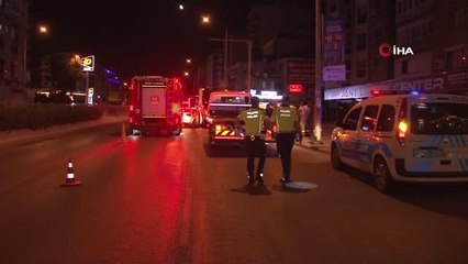 Otomobil park halindeki belediye otobüsüne çarptı: 1'i ağır 4 yaralı