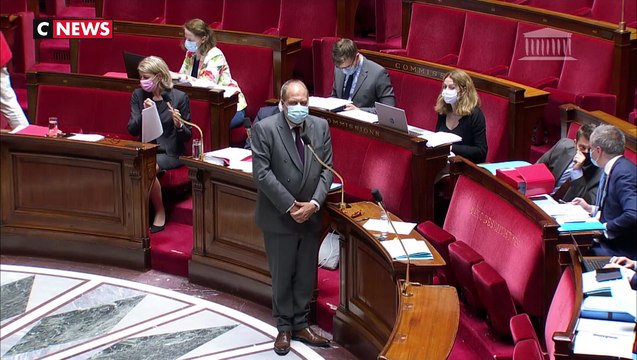 Mariages : une députée LR veut légiférer sur les danses et les drapeaux étrangers