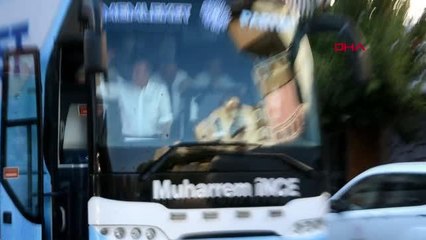 MUHARREM İNCE NAZİLLİ'DE PARTİSİNE KATILAN 5 KİŞİYE ROZET TAKTI