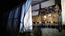 EDİRNE - Tırdan dökülen alüminyum çubuklar sınır kapısına giden yolda trafiği aksattı