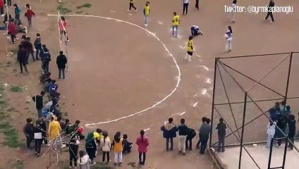 Toprak sahadan salona hentbol aşkı