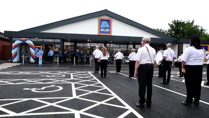 Fleetwood Old Boys Band perform as Aldi reopens following refurbishment