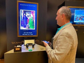 Türk Telekom'un "Tablolar Konuşuyor Dijital Resim Sergisi"ne engellilerden yoğun ilgi