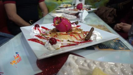 بوظة حمصية مشوية ومقلية يقدمها شاب سوري على طريقته