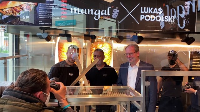 BERGHEİM - Ünlü futbolcu Lucas Podolski ile Türk ortağı Metin Dağ döner zinciri ile dünyaya açılıyor