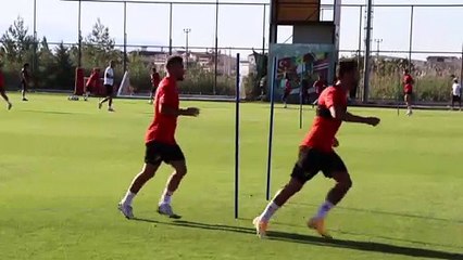 İZMİR - Göztepeli futbolcu Soner Aydoğdu: 'Lige en iyi şekilde başlamak istiyoruz'