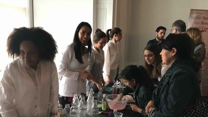 Una clase de Química con Ana Muñoz en el Instituto Wakefield