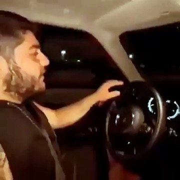 Sosyal medya ünlüsü Murat Övüç'ün oğlu araba sürerken evlerin olduğu yöne rastgele ateş açtı