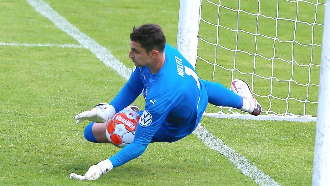 Ex-Werder-Keeper Mielitz sei Dank: Viktoria Köln steht im DFB-Pokal