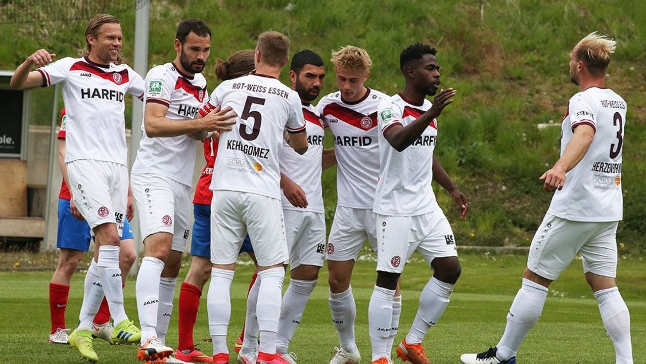 Rennen um 3. Liga: RWE schöpft Hoffnung nach Derby-Sieg