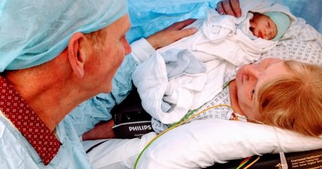 Après 18 fausses couches, cette maman a finalement donné la vie à l'âge de 48 ans