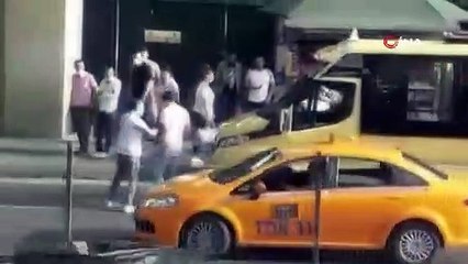 İstanbul'da sürücüler tekme, tokat birbirine girdi
