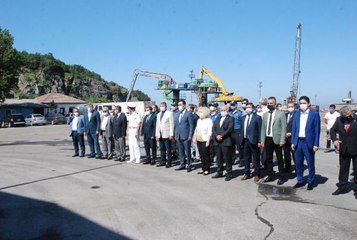 BARTIN'DA BATIK GEMİNİN BULUNDUĞU ALANA ÇELENK BIRAKILDI