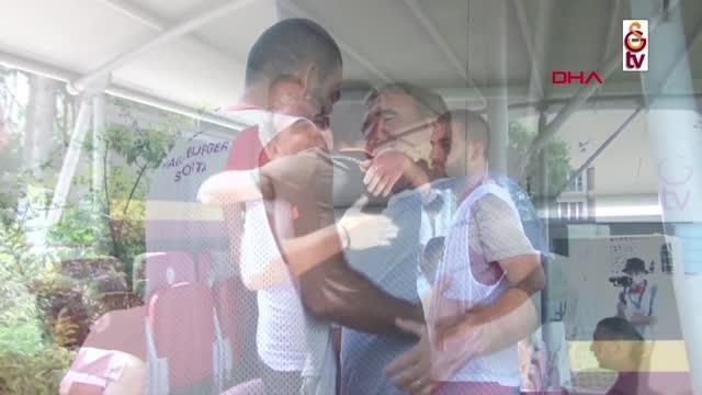 SPOR Galatasaray antrenmanını Hagi ve Popescu da takip etti