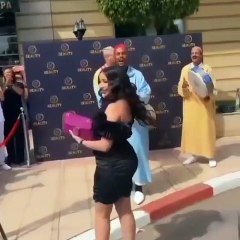 انتقادات وسخرية من دنيا بطمة بسبب ظهورها بفستان جريء مع زوجها