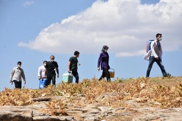 ZORLU YOLCULUĞUN ARDINDAN YAYLADA AŞILAMA YAPTILAR